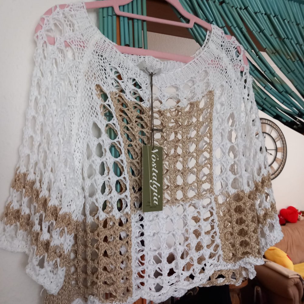 *** Neu ~ Löcher ~ Kurz Pulli ***