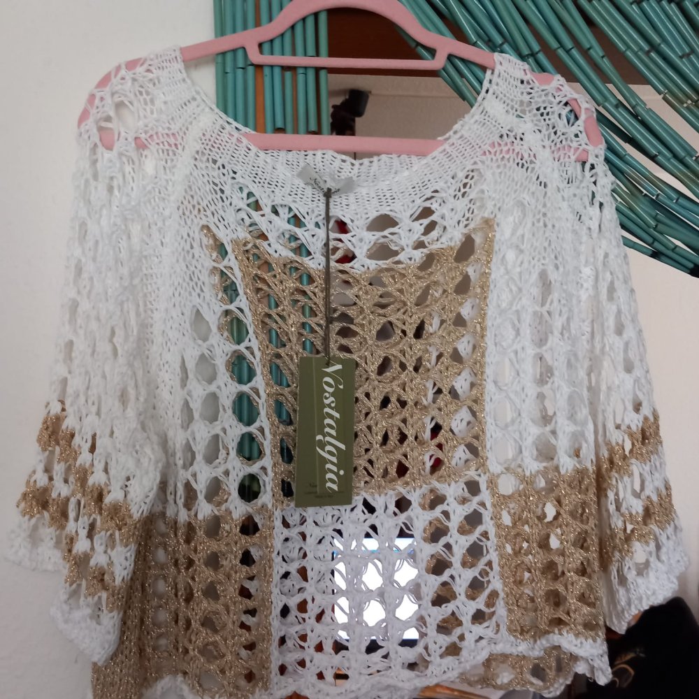 *** Neu ~ Löcher ~ Kurz Pulli ***