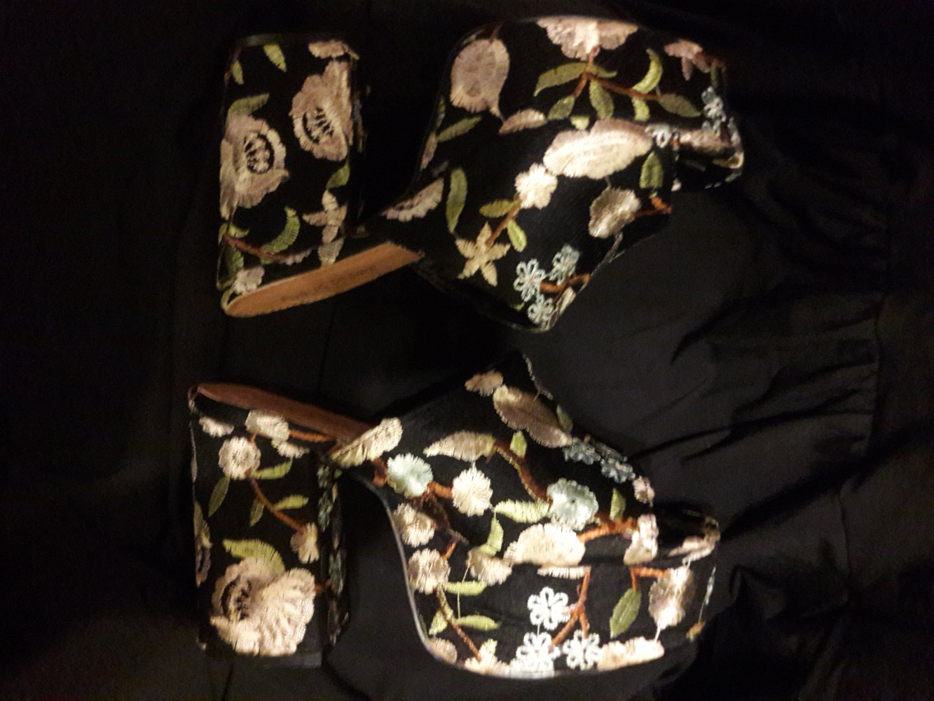 Coole Plateau Schuhe v. Public Desire 