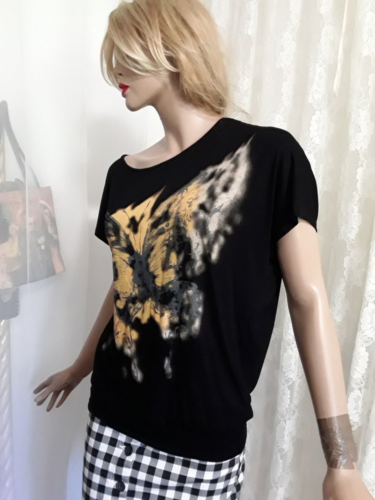 Asymmetrisches Shirt mit Schmetterling 36/38