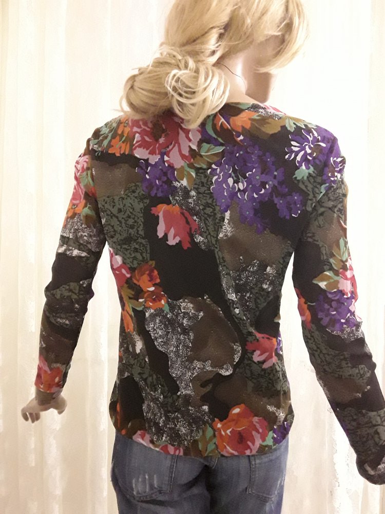 Shirt mit schönem floralen Muster 