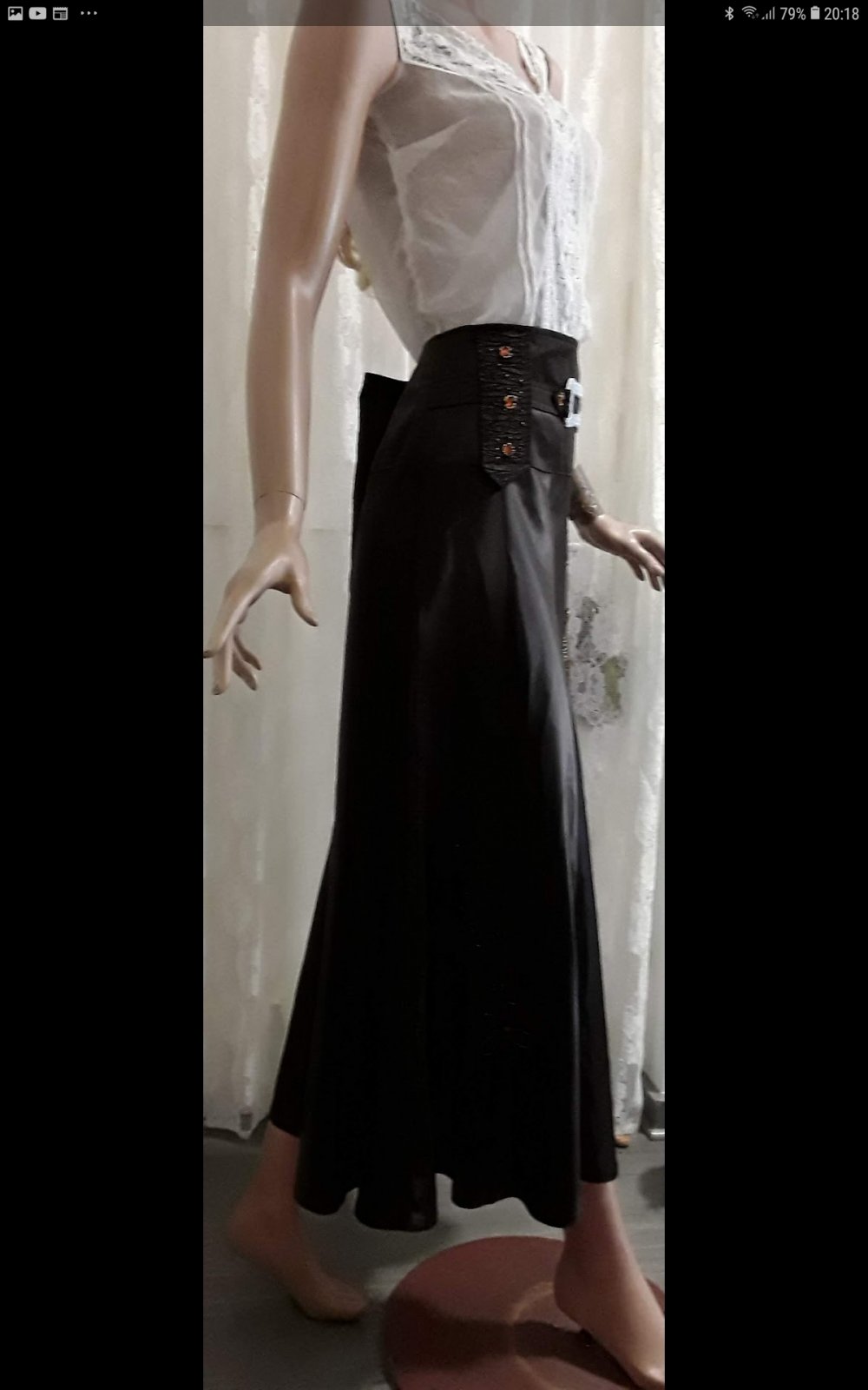 Schokobrauner Maxi-Rock bestickt mit Perlen und Zierelementen