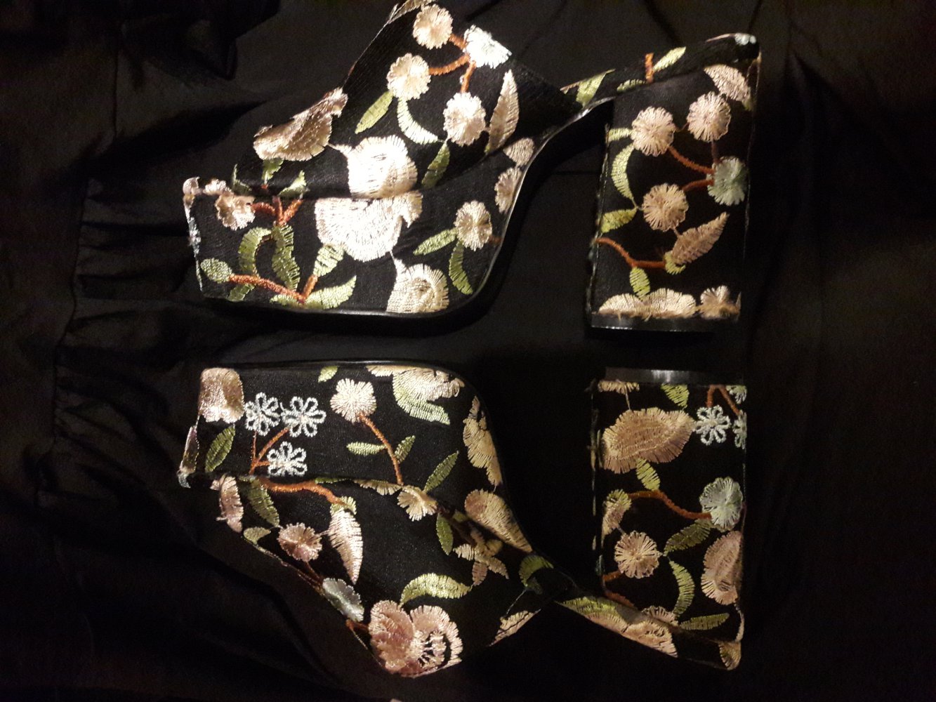 Coole Plateau Schuhe v. Public Desire 