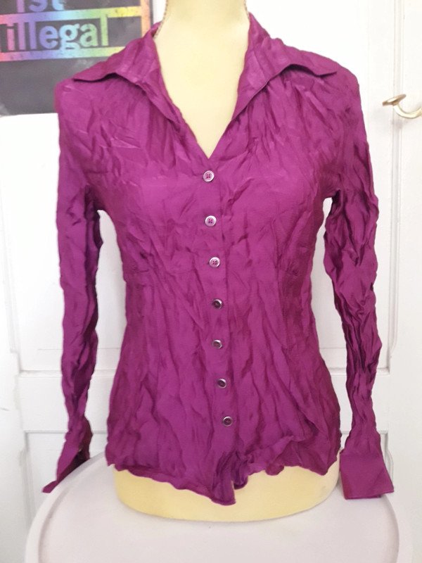 Bluse Beerenfarbe Glänzend Beere Glanz Langarm Knöpfe Lila