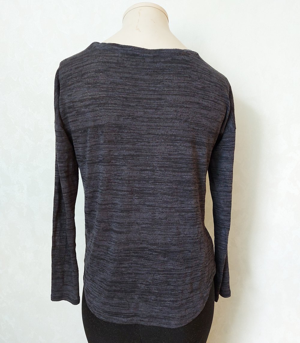 Shirt ~ langärmlig ~ Sterne ~ Nieten ~ hinten länger ~ Leggins ~ S ~ Vero Moda