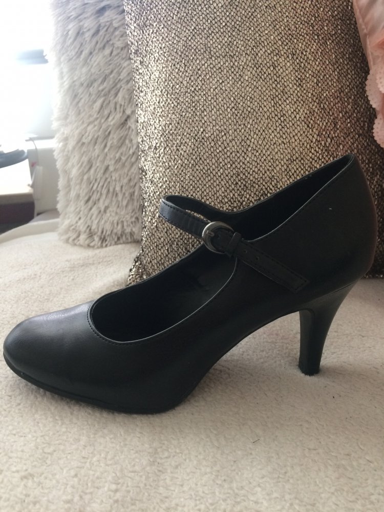 Schwarze hohe Schuhe 