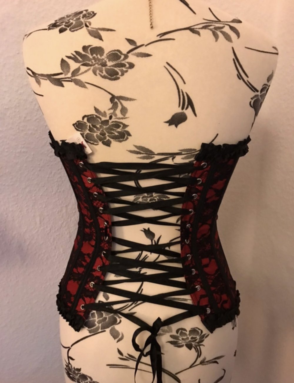 Rot-Schwarze Korsage mit Herzausschnitt, Gr. S