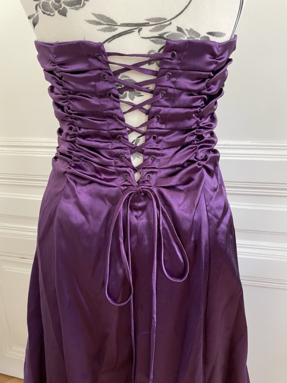 Lila Abendkleid mit Korsagenschnürung von Juhu & Christine, Gr. 36/38