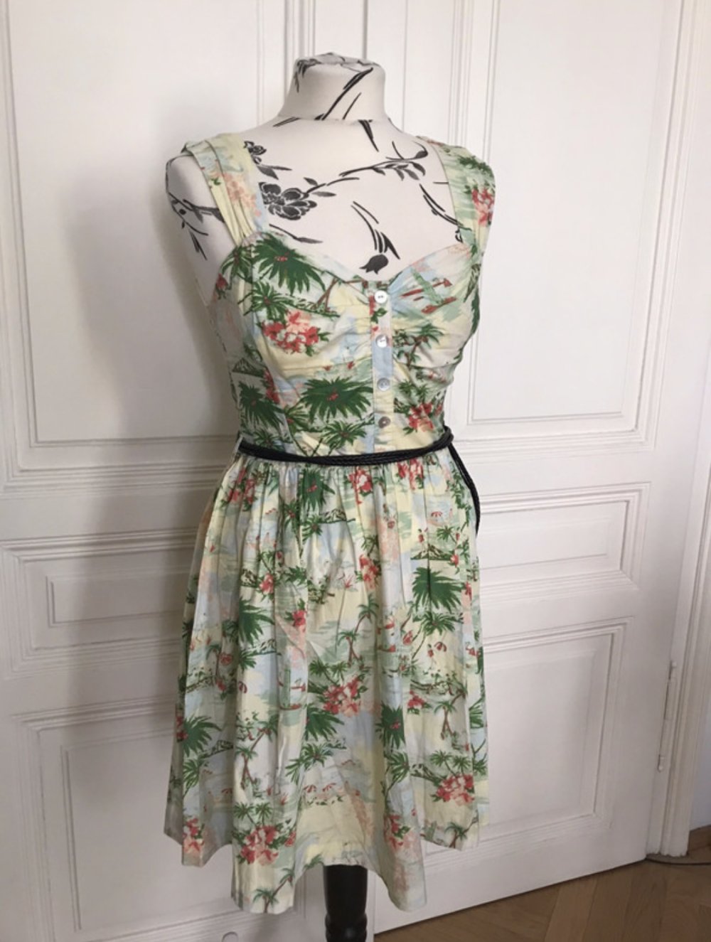 Süßes Sommerkleid mit Tropenmuster, leicht ausgestellt, von New Look, Gr. 36/38 (UK 10)