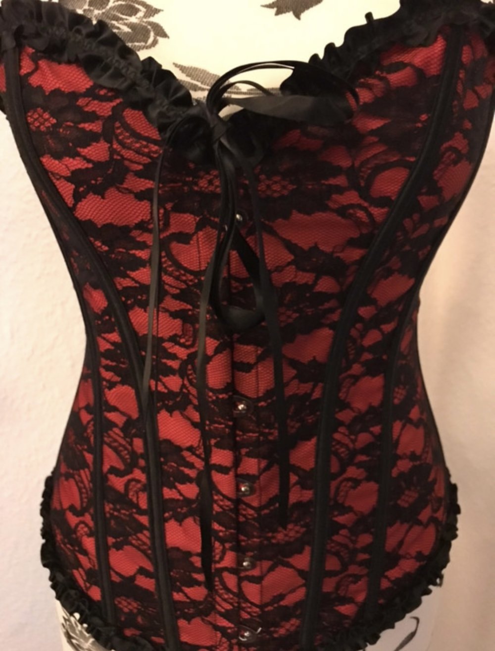 Rot-Schwarze Korsage mit Herzausschnitt, Gr. S