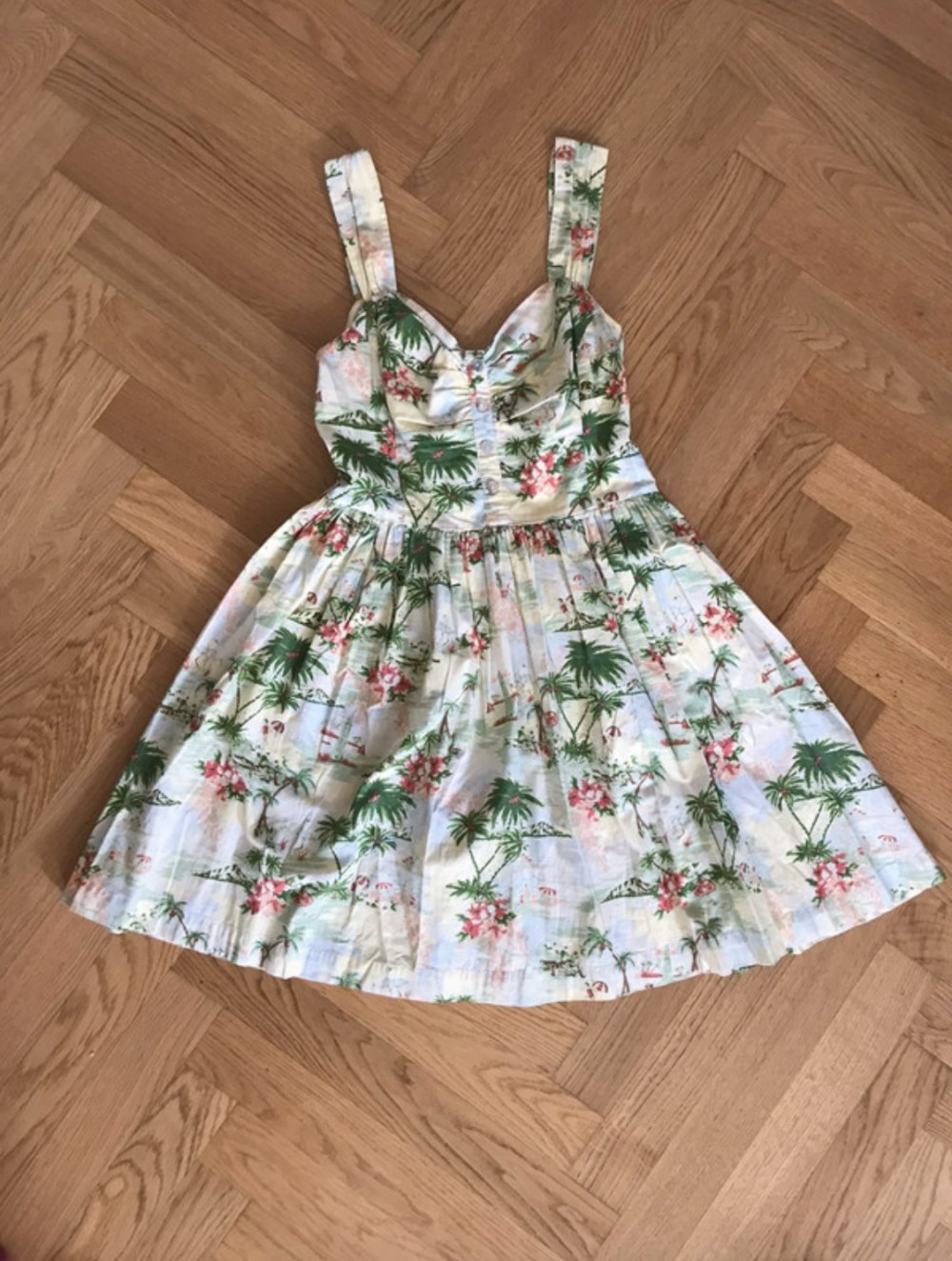 Süßes Sommerkleid mit Tropenmuster, leicht ausgestellt, von New Look, Gr. 36/38 (UK 10)