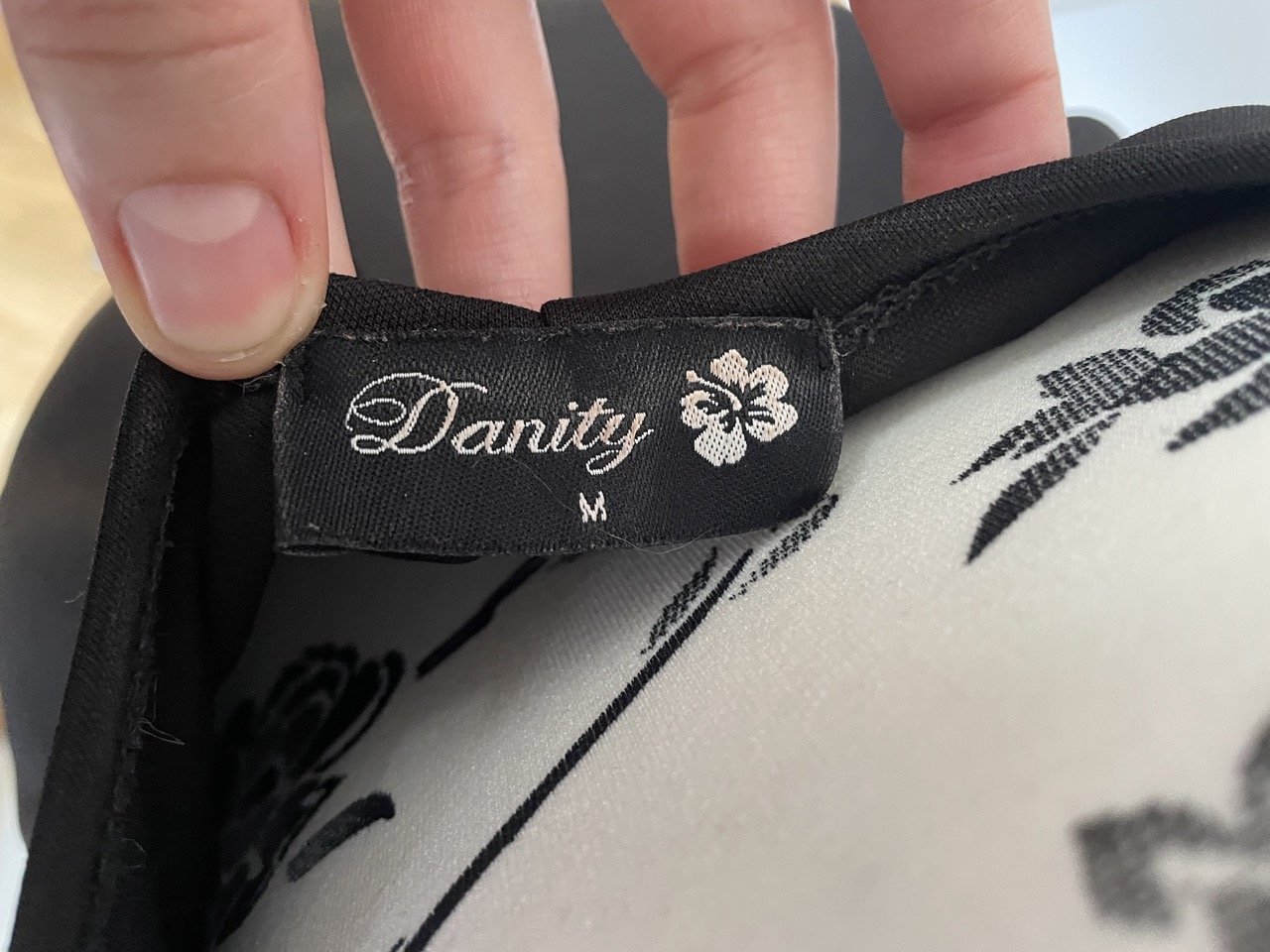 Körperbetontes Kleid mit Golddetails von Danity, Gr. M