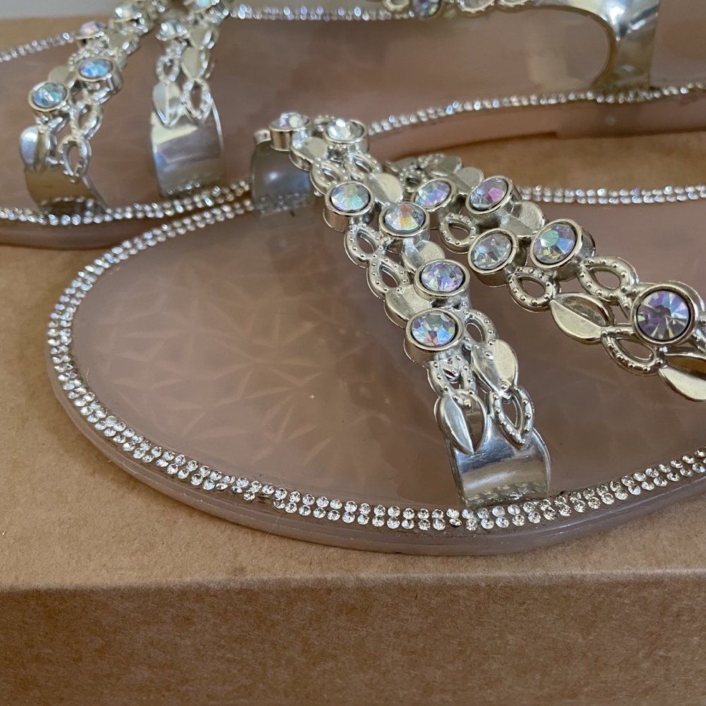 Jellysandalen mit Glitzersteinen von ASOS, Gr. 38