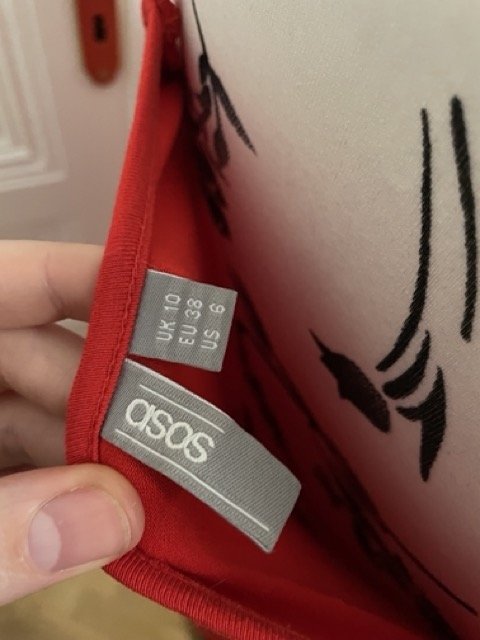 Rotes Kleid mit Cut Outs an den Schultern von ASOS, Gr. 38