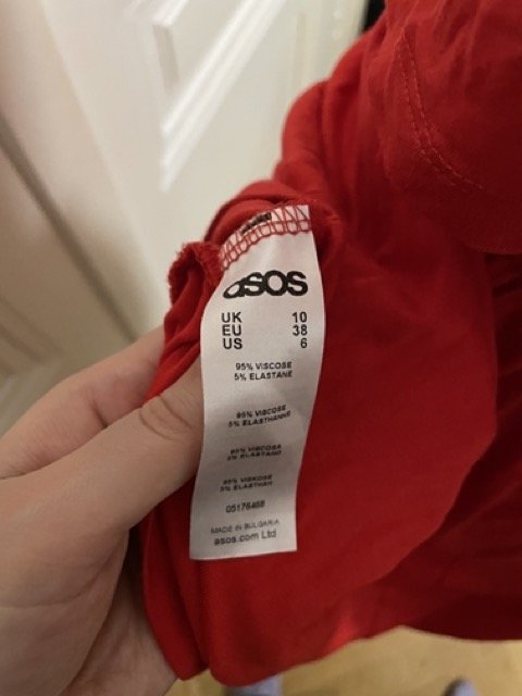 Rotes Kleid mit Cut Outs an den Schultern von ASOS, Gr. 38