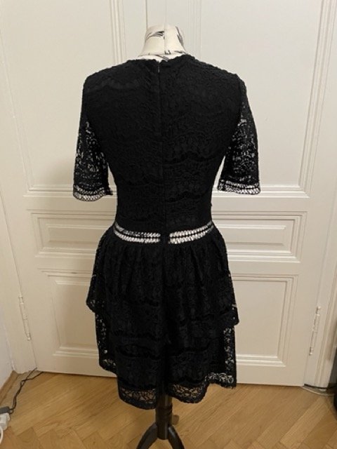 Extravagantes Spitzenkleid von Missguided, Gr. 38, gekauft bei ASOS