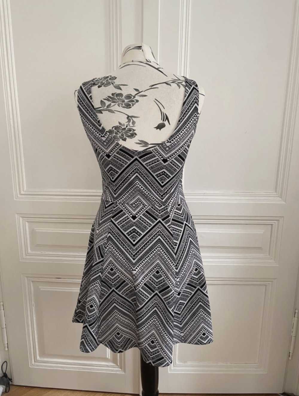 Gemustertes Skaterkleid von H&M, Gr. 38