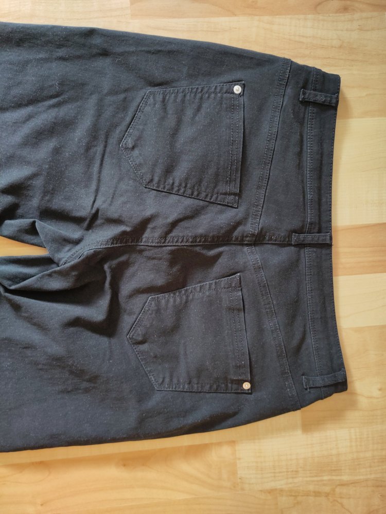 Schwarze lange Hose, Größe 40