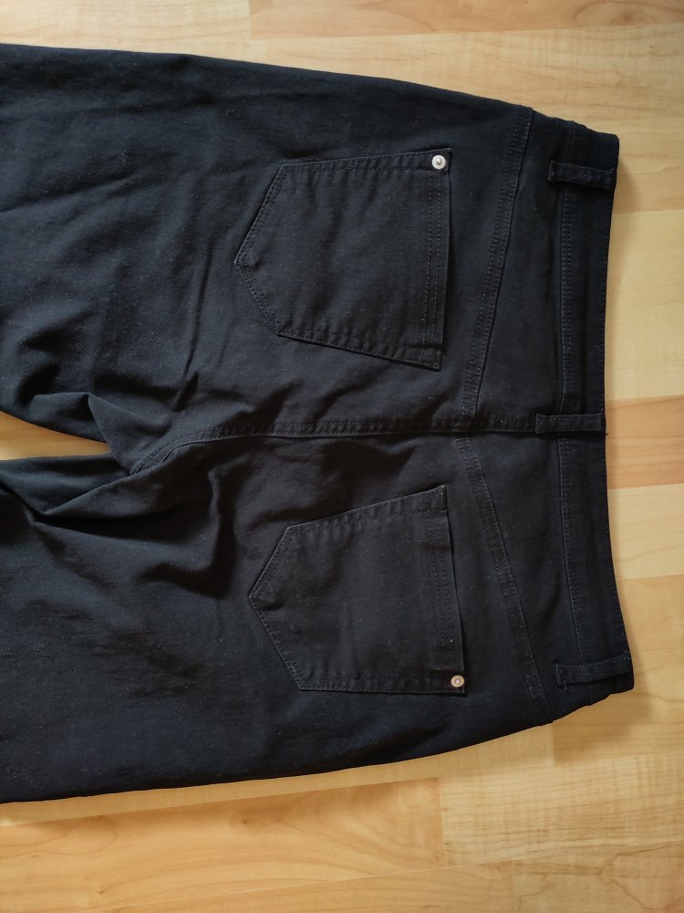 Schwarze lange Hose, Größe 40