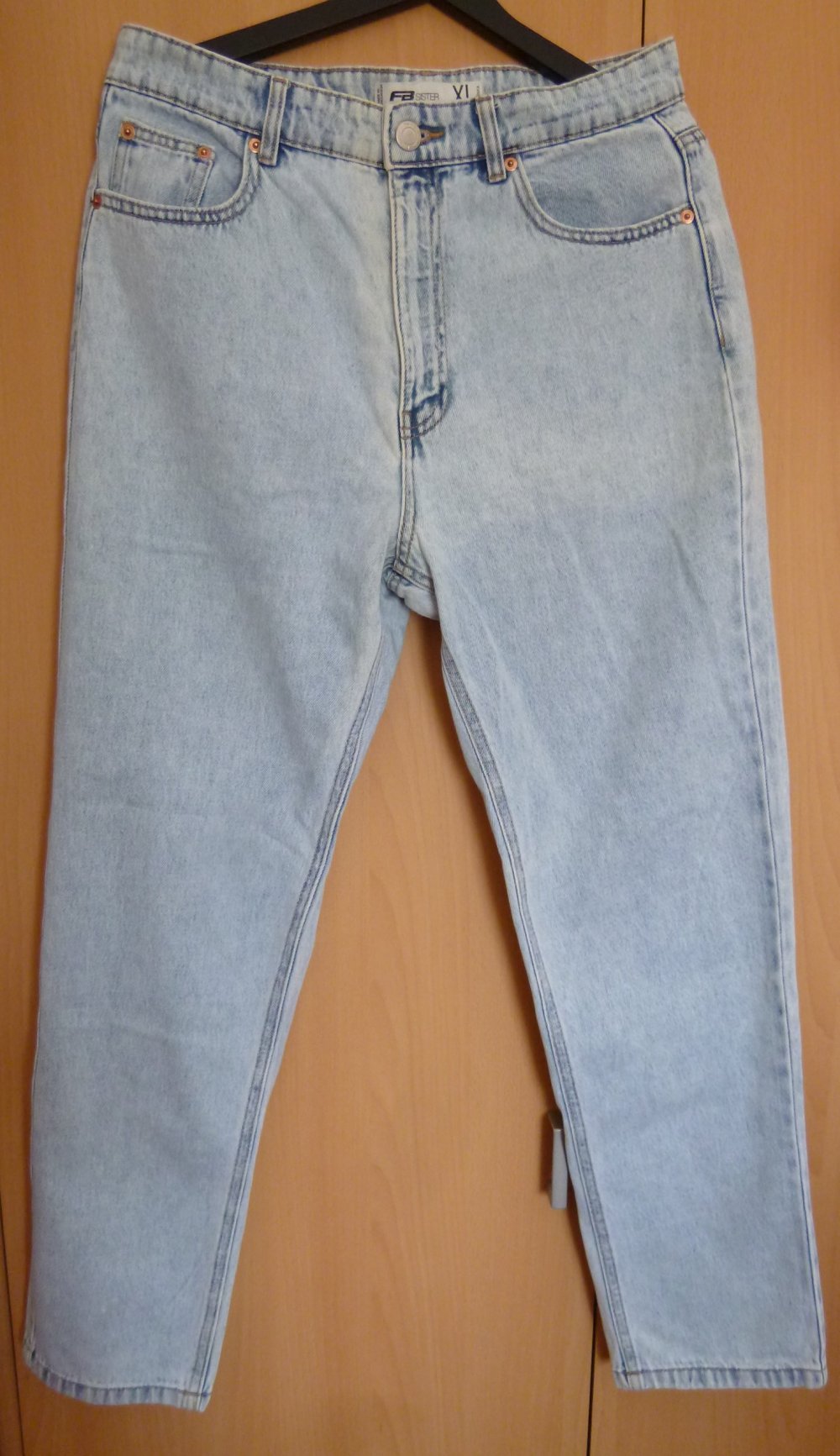 Lange hellblaue Mom-Jeans, Größe XL