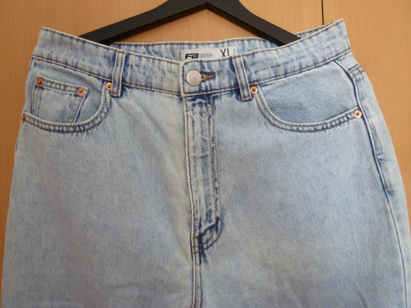 Lange hellblaue Mom-Jeans, Größe XL