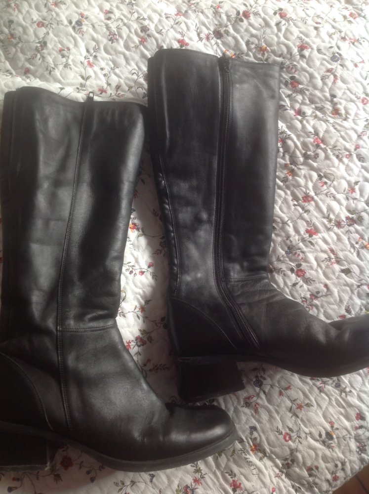 Schwarze Lederstiefel