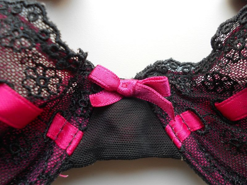 schwarz-pinker Spitzen-BH H&M Gr. 75B