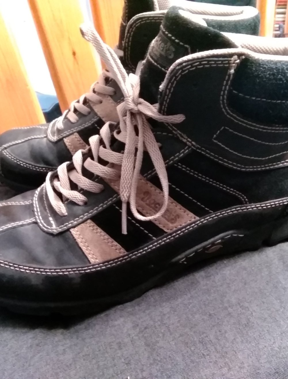 Boots, Gr. 43, schwarz/braun von Dockers