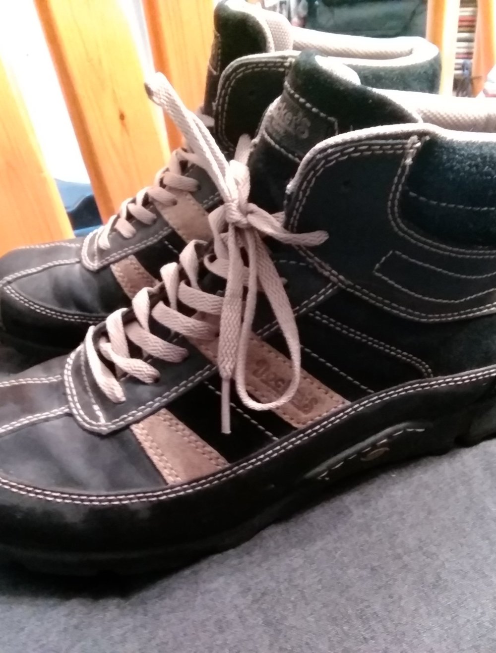 Boots, Gr. 43, schwarz/braun von Dockers