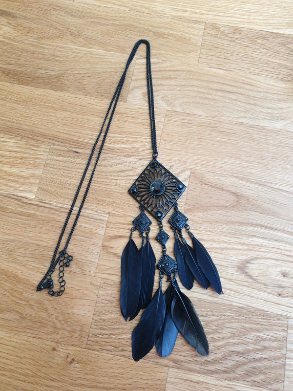 Kette schwarz mit Federn und Steinen Traumfänger H&M