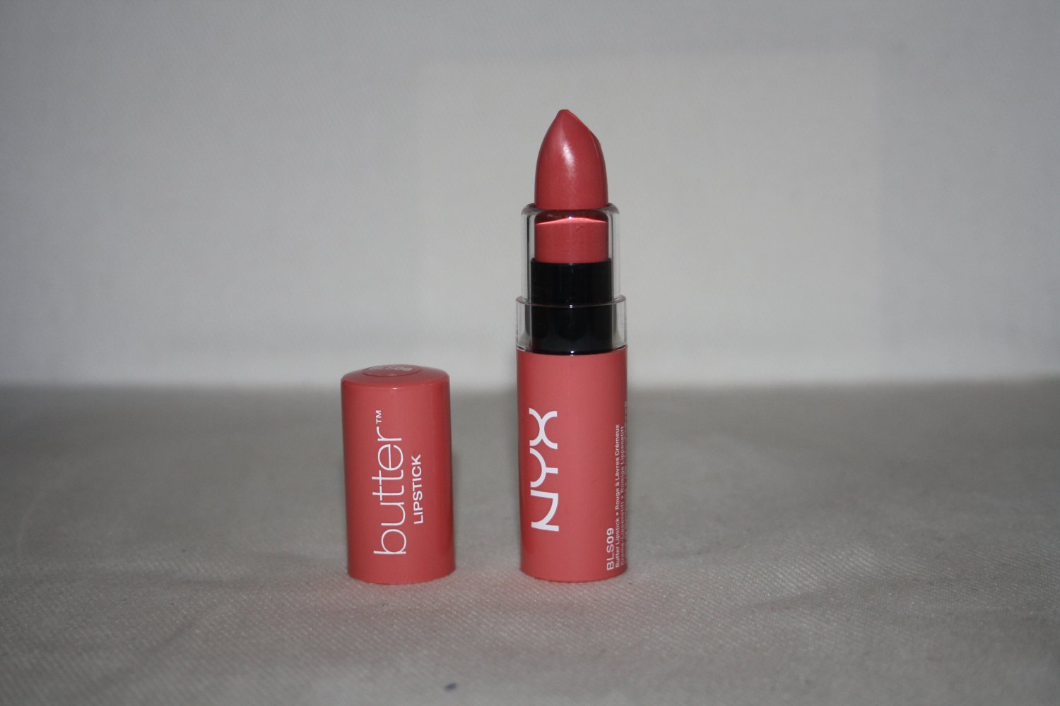 * NYX butter lipstick 09 Candy Buttons Bonbons