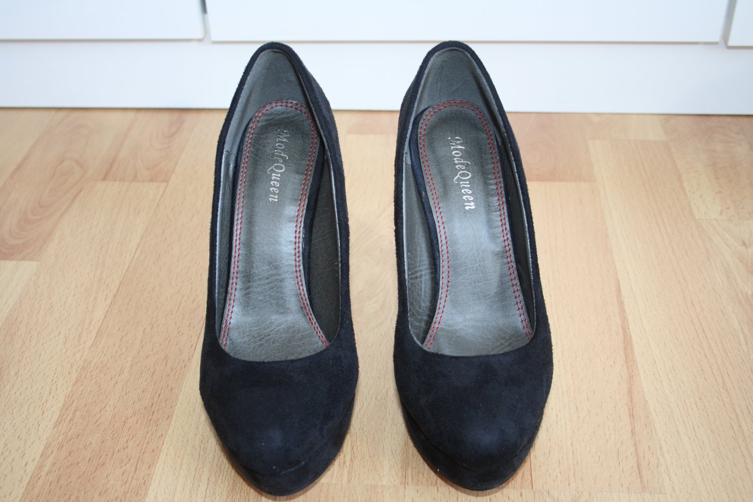 * High Heels schwarz mit roter Sohle