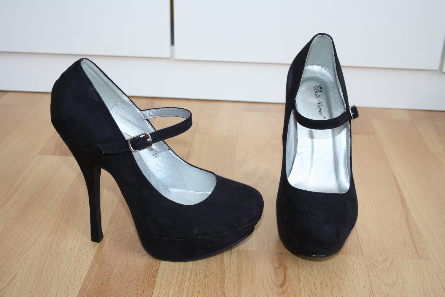 * High Heels mit Riemchen schwarz