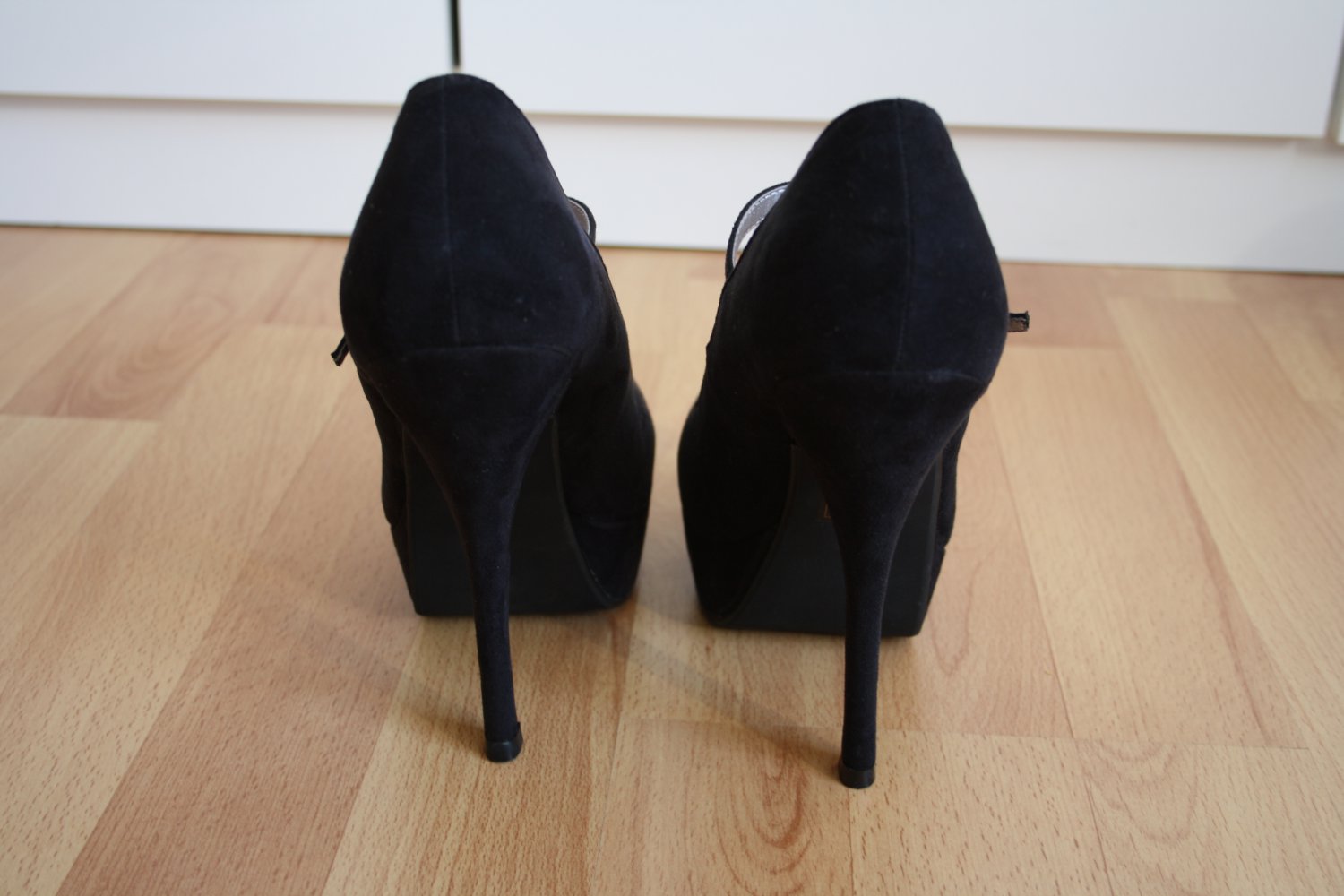 * High Heels mit Riemchen schwarz