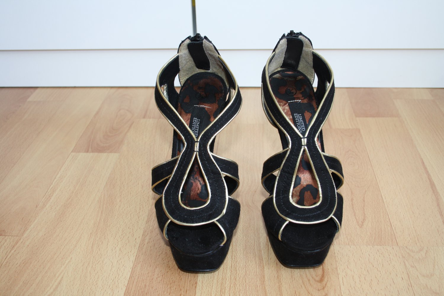 * High Heels schwarz gold Limited Edition by Atmosphere