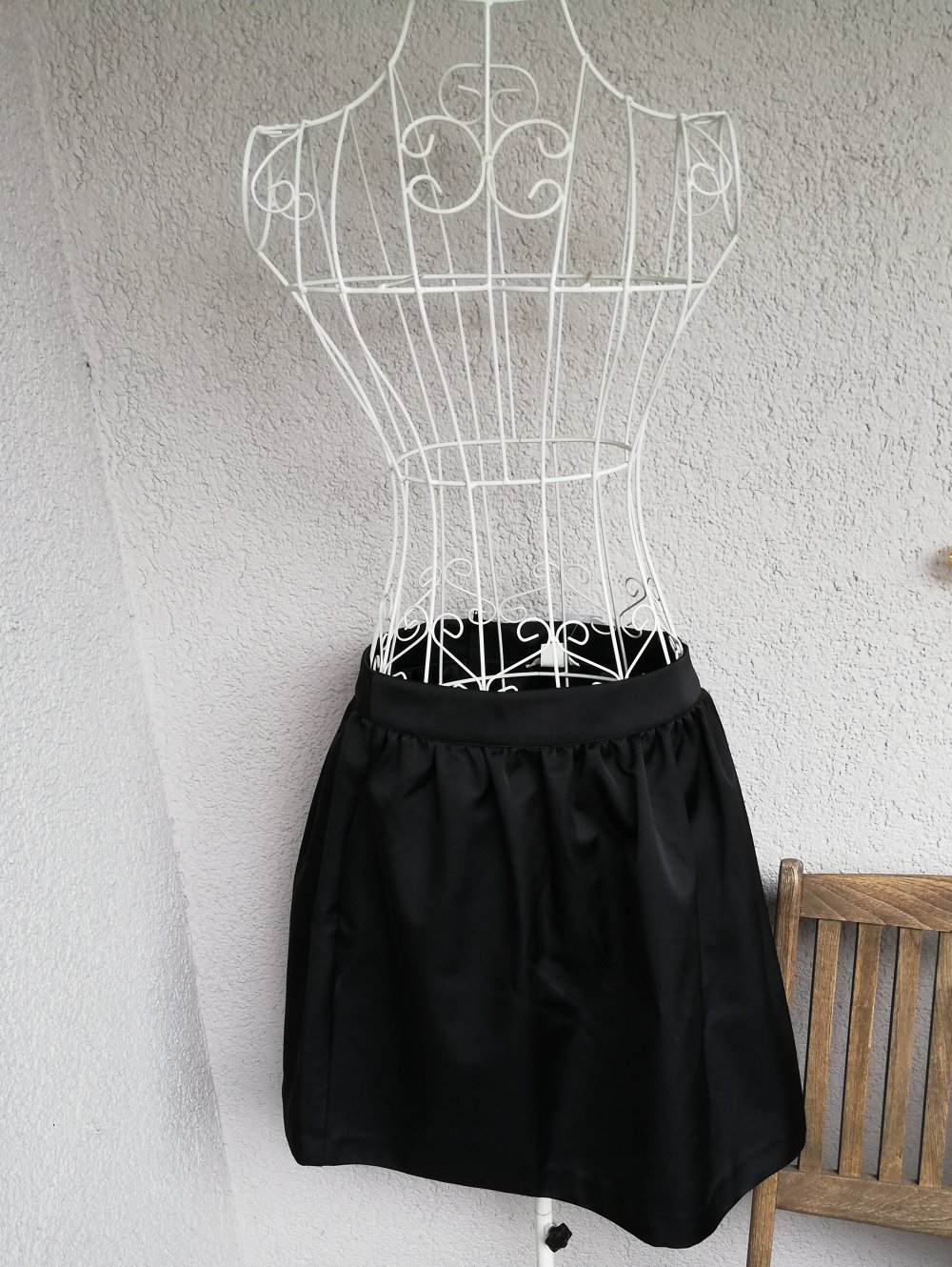 Neu! Super schöner schwarzer kurzer Rock von H&M