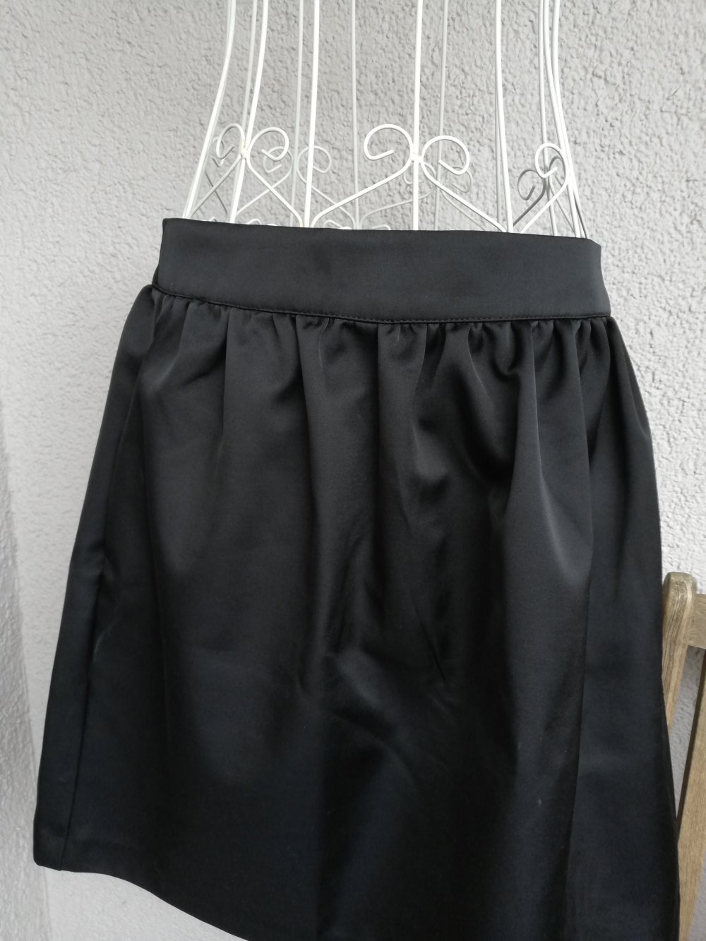 Neu! Super schöner schwarzer kurzer Rock von H&M