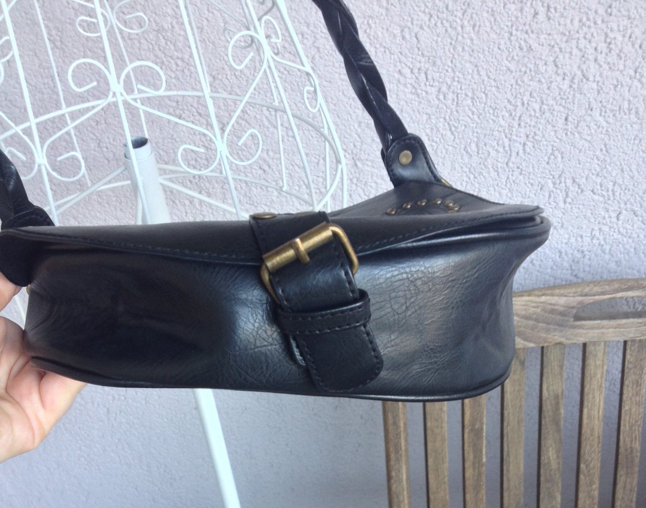 Super schöne Umhängetasche mit Nieten von Atmosphere