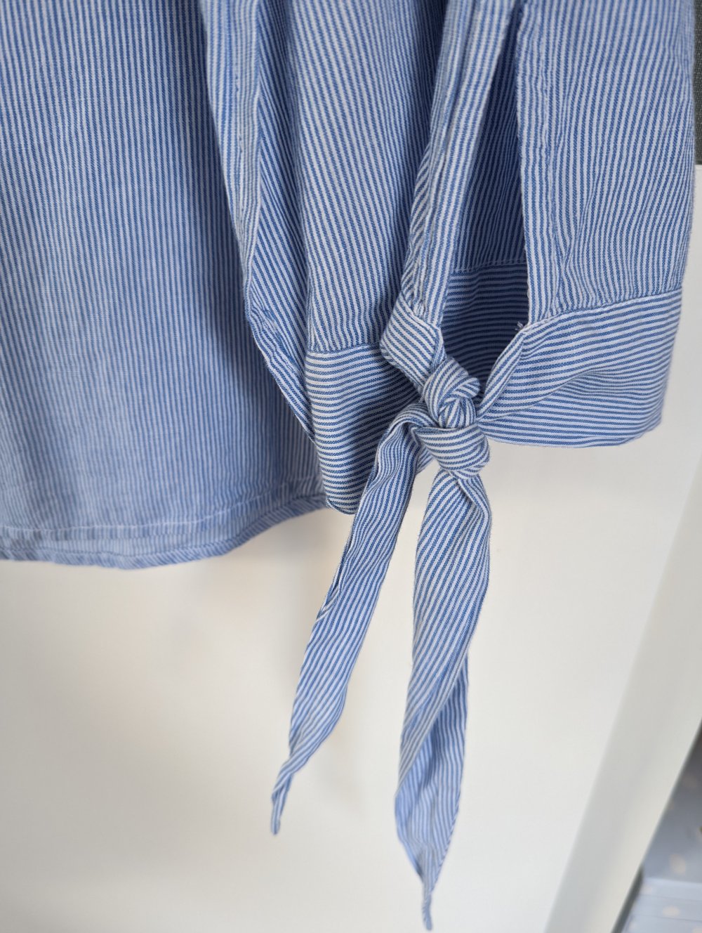 Blau weiß gestreifte Bluse tolle Details