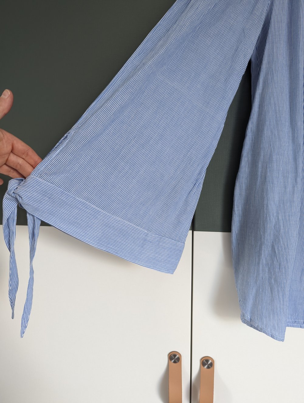 Blau weiß gestreifte Bluse tolle Details