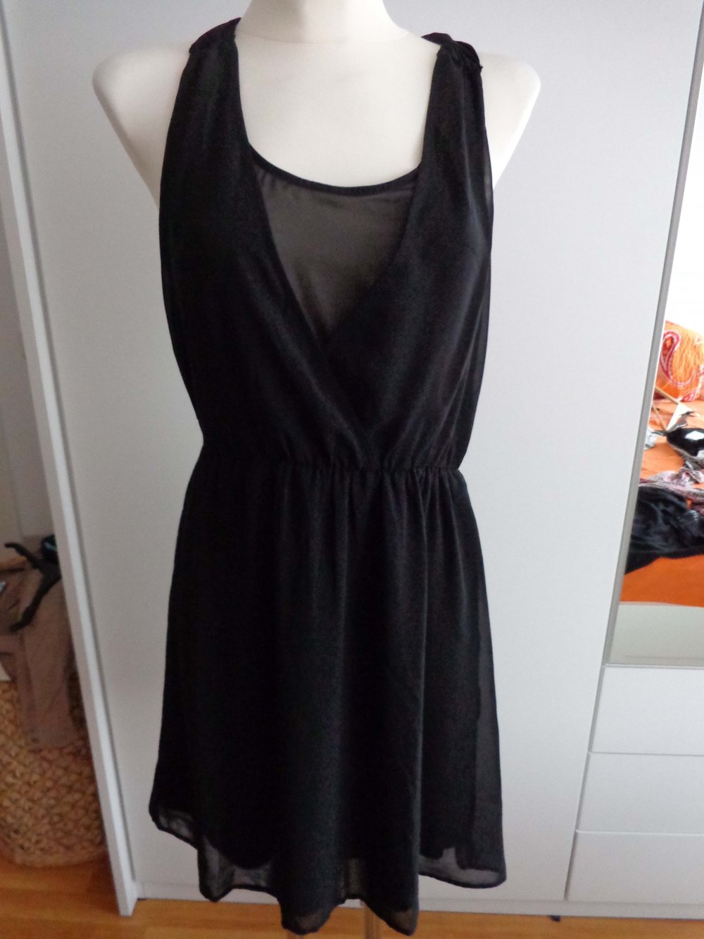 schwarzes Chiffon-Kleid