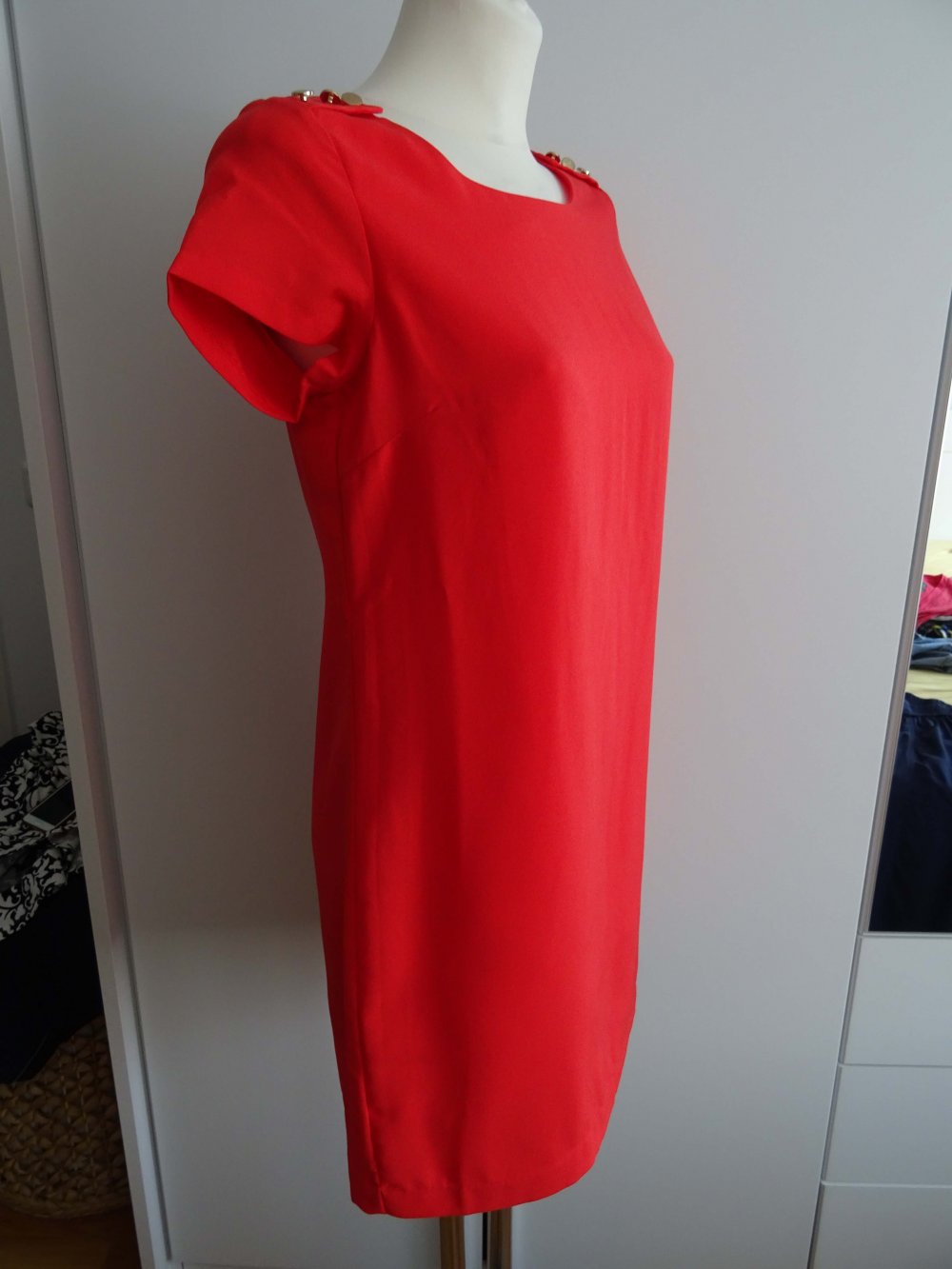 rotes Kleid