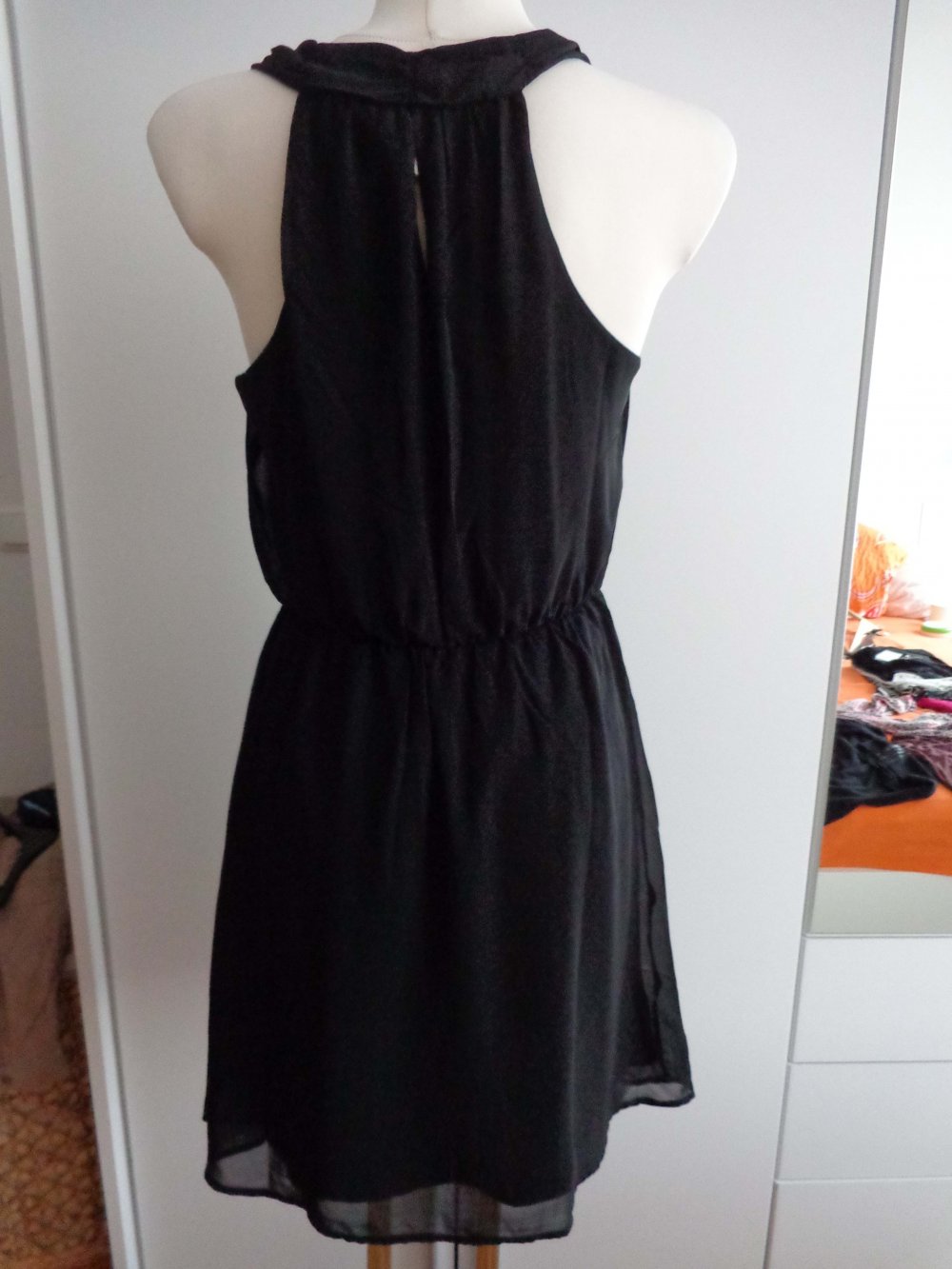 schwarzes Chiffon-Kleid