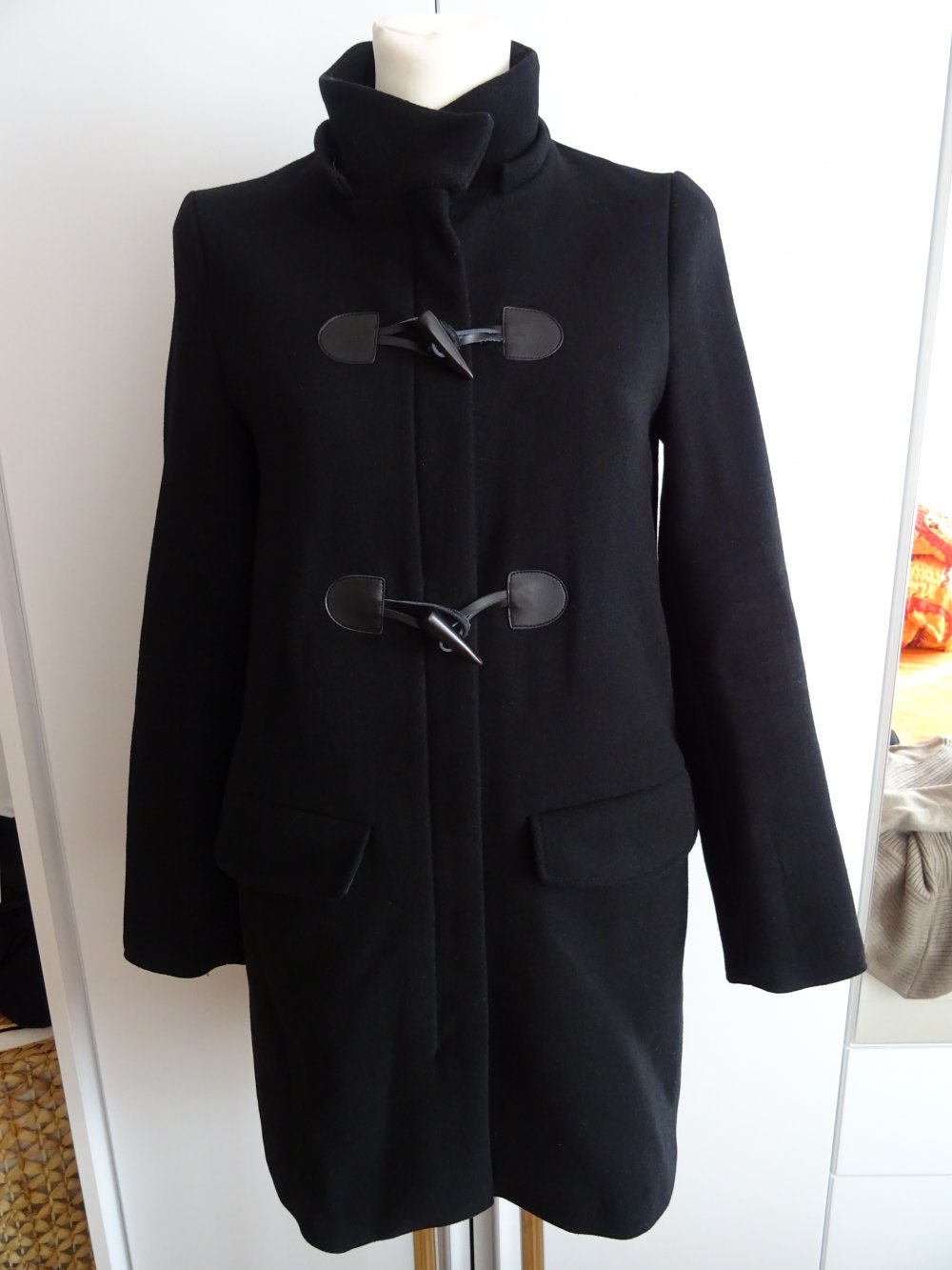 schwarzer Dufflecoat