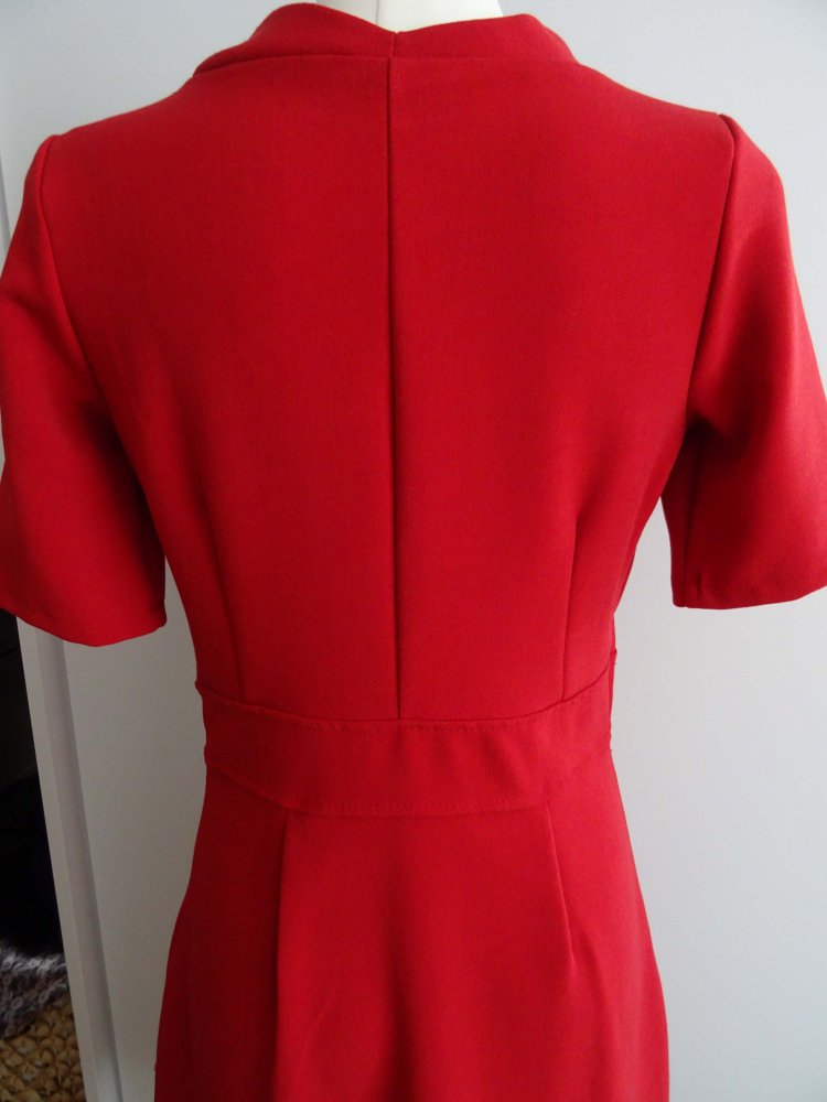 rotes Kleid