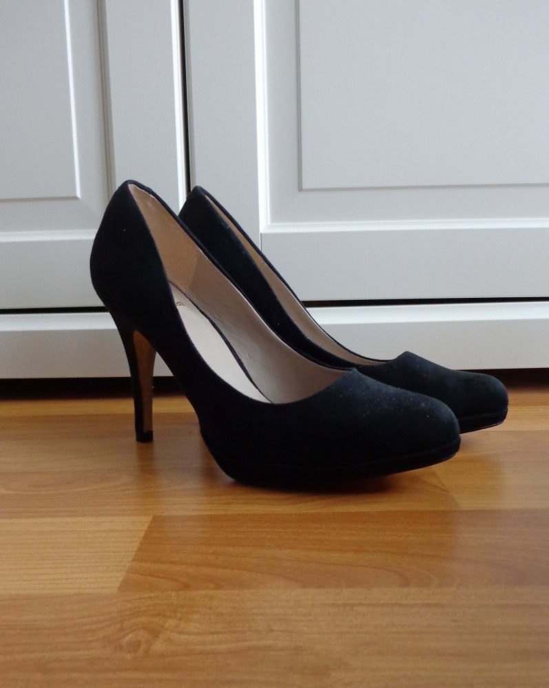 schwarze Pumps