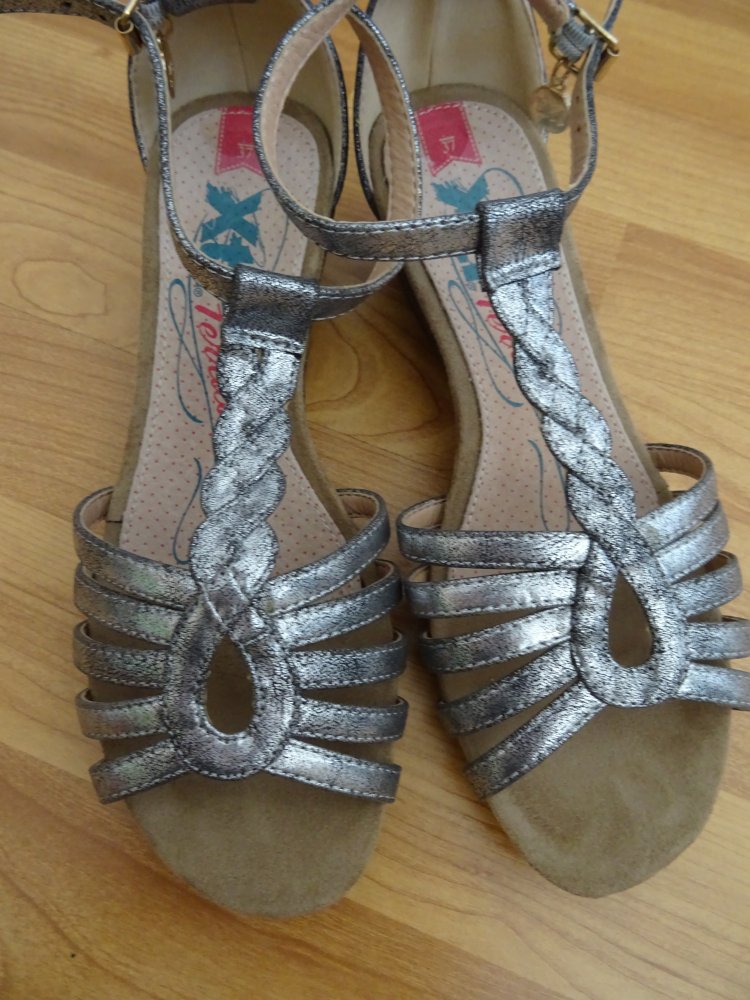 silberne Sandalen