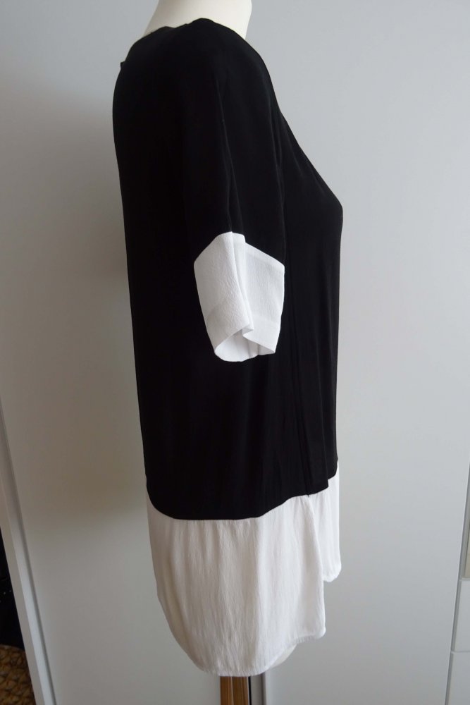 schwarz-weißes Shirt