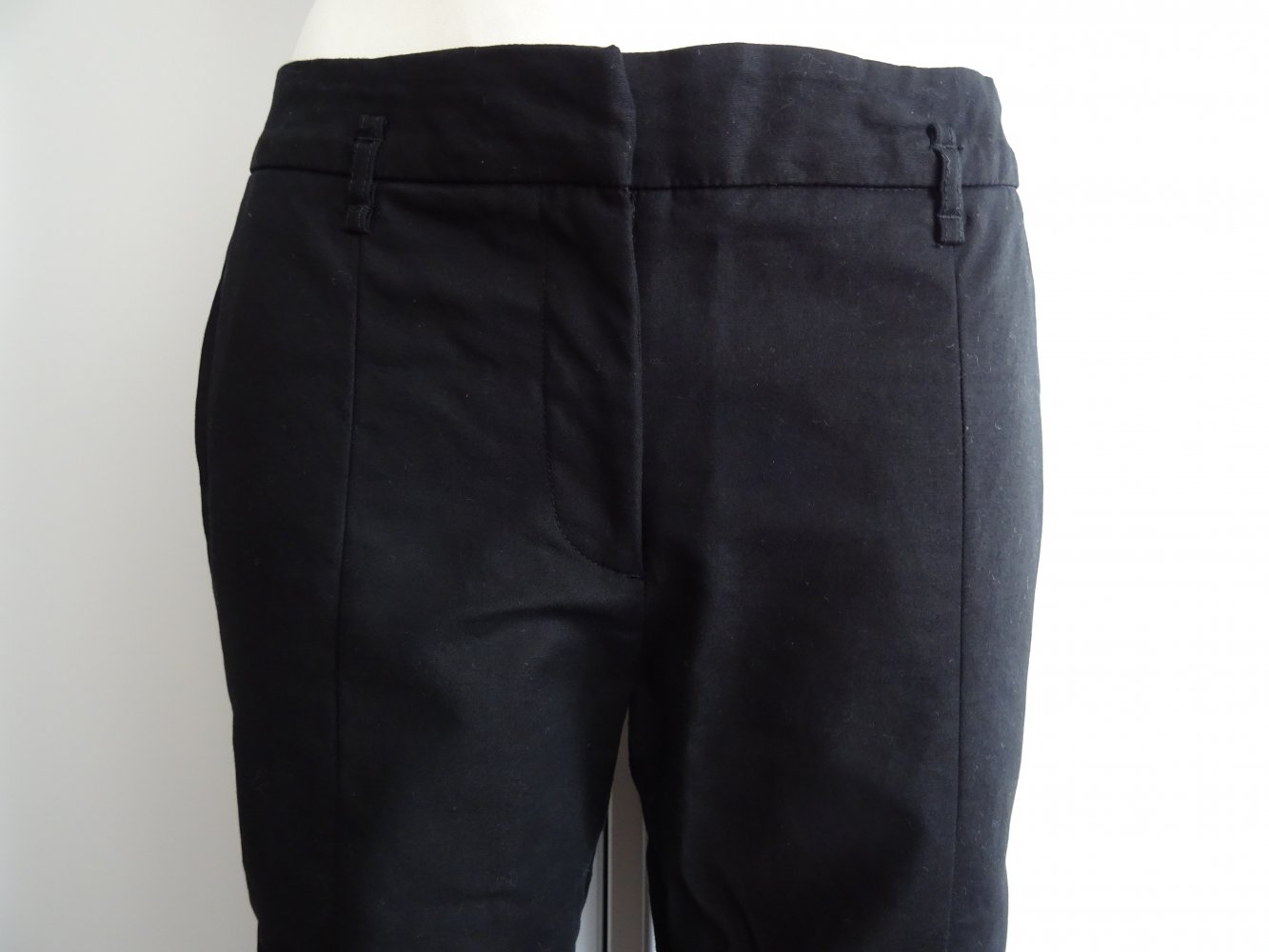 schwarze Knöchelhose