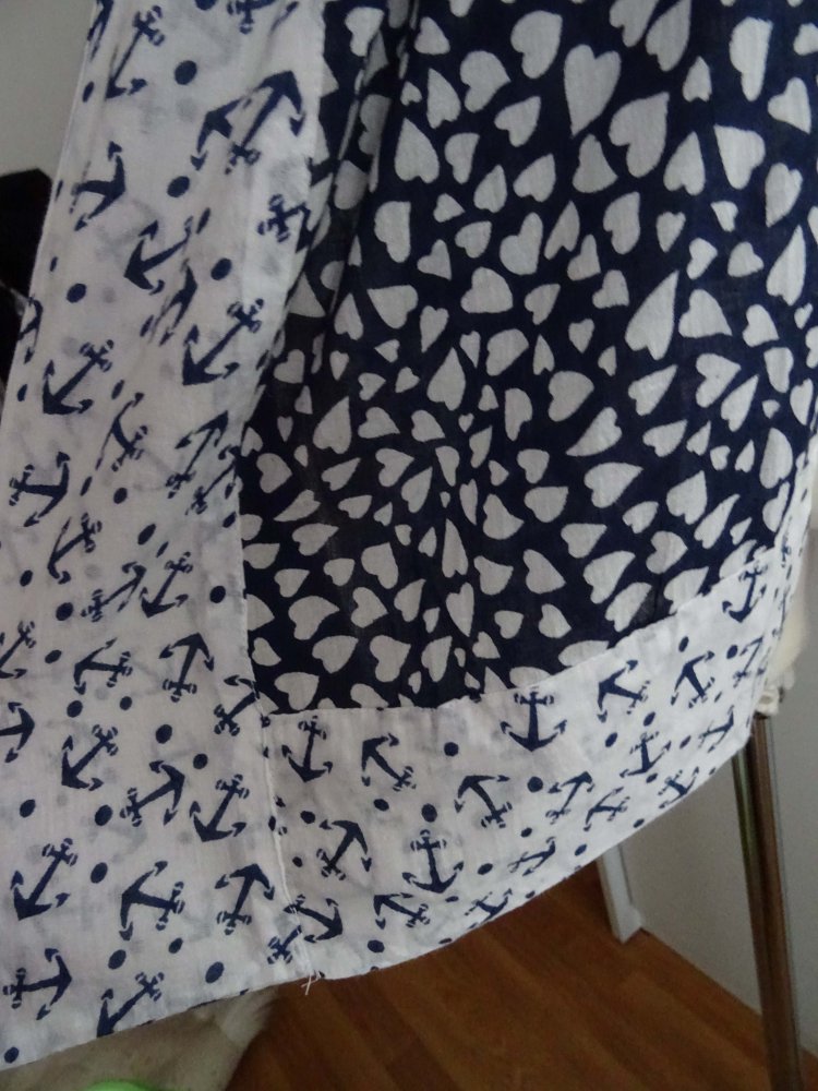 Tuch mit Herzen und Ankern